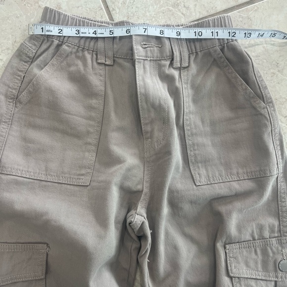 SHEIN PETITE High Waist Flap Pocket
Cargo Jeans
Color: Grey - Picture 8 of 11